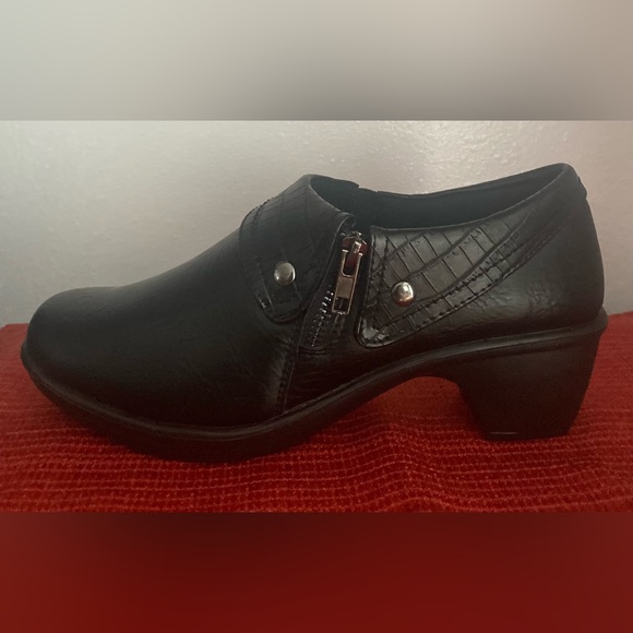 Womens Easy Street Black Comfort Mules - Picture 15 of 16